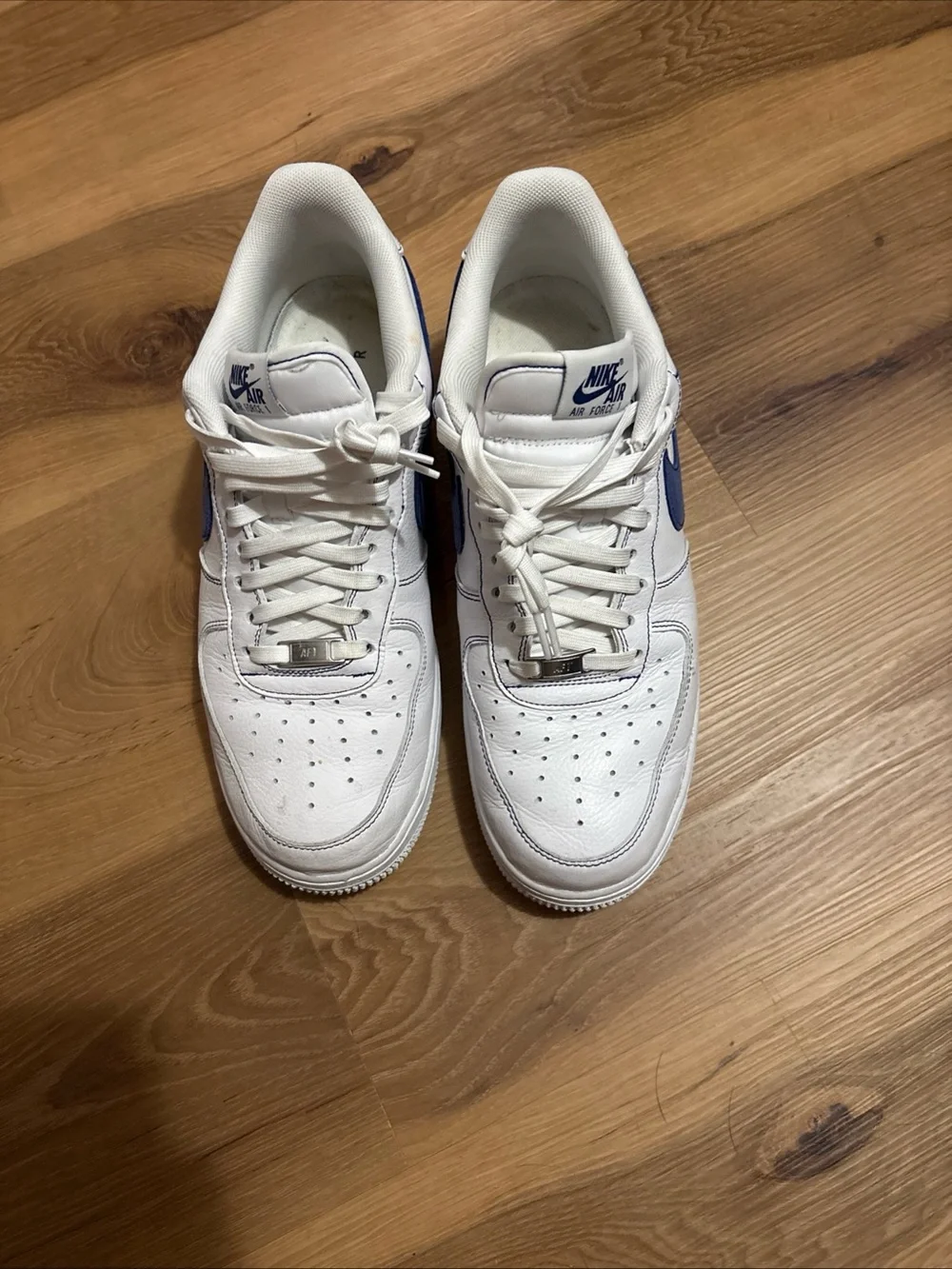 Nike Men's Low-Top Sneakers in White with Blue Swoosh